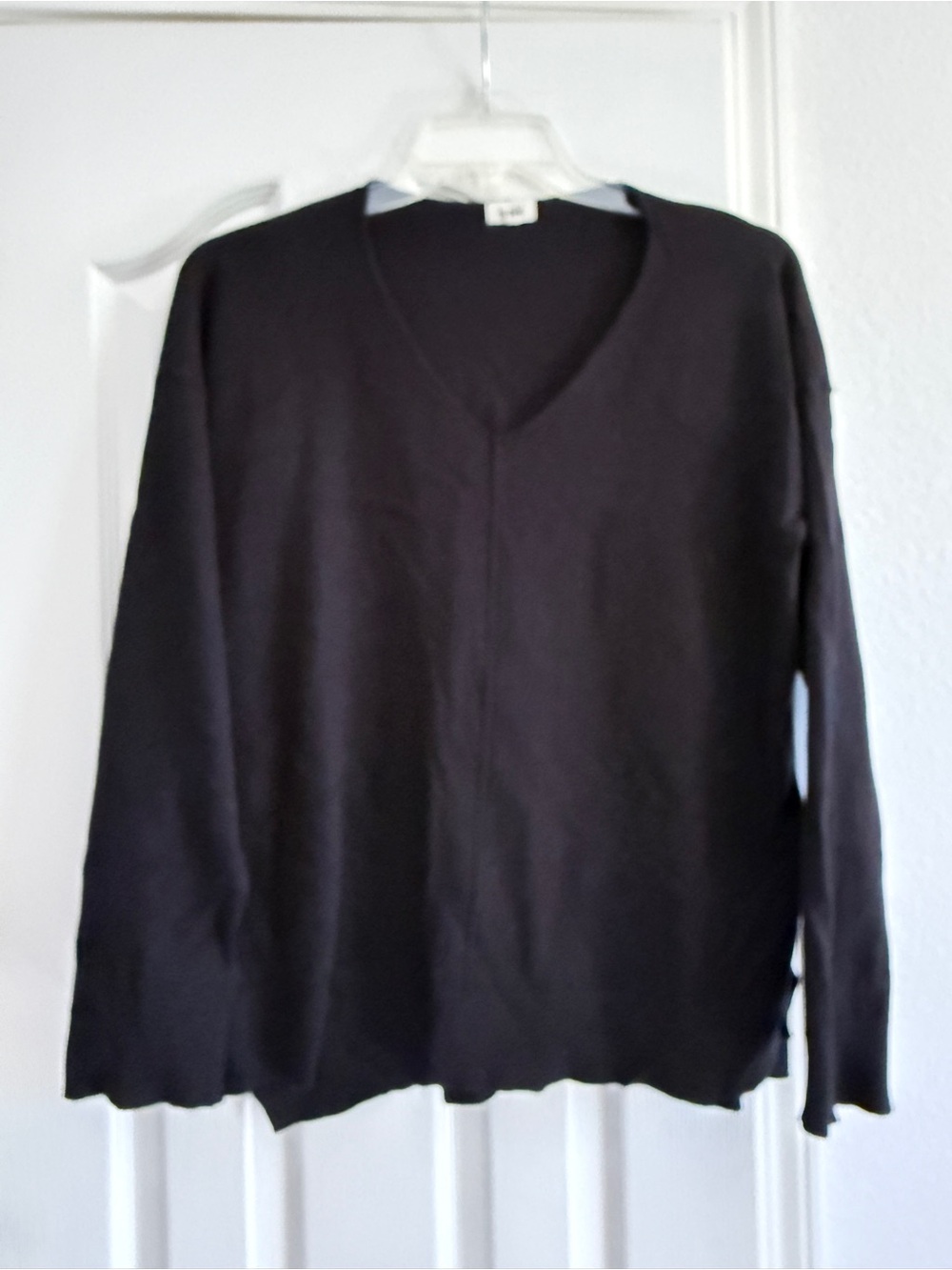 LA MIEL Black V-Neck Lightweight Women's Sweater